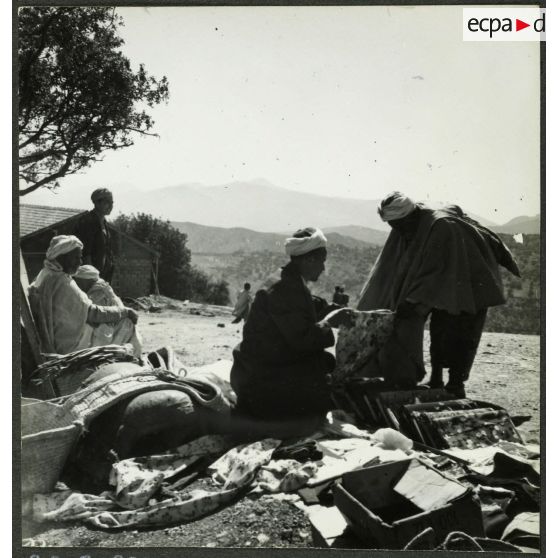 Ouled Haddada. Aspects du marché. [légende d'origine]