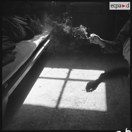 Autre contrejour dans la chambrée. Clermont Ferrand, 92e RI. [légende d'origine]