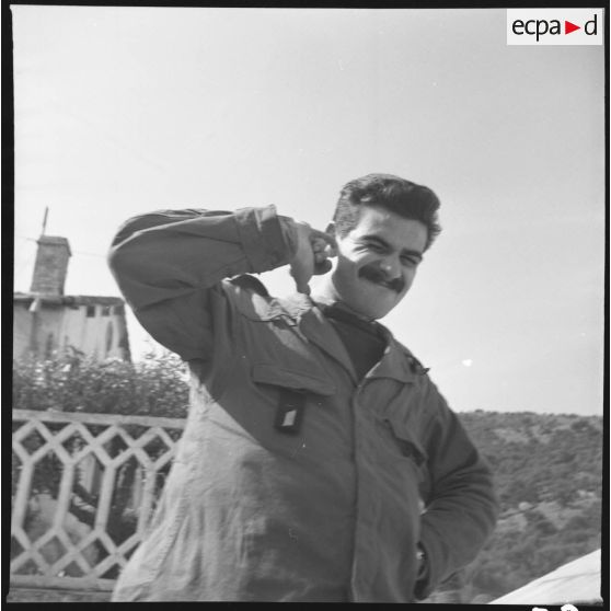 Sergent Raybaud. 92e RI, Clermont Ferrand, automne 1960. [légende d'origine]