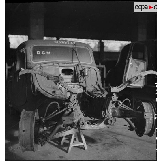 Traction-avant en cours de remontage. [légende d'origine]