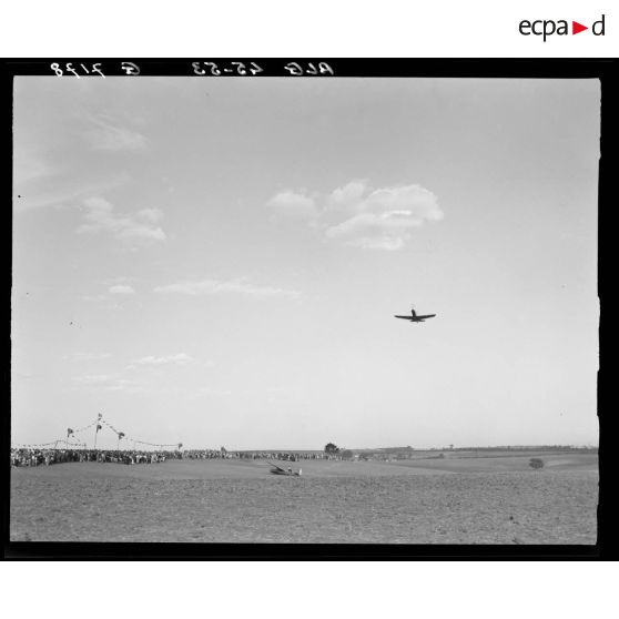 Démonstration en vol d'un avion de transport.