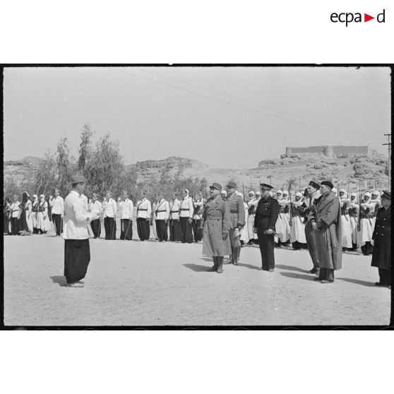 Le général de corps d'armée Henry Martin, commandant le 19e corps d'armée (CA) assiste au baptême du Fort Duveyrier à Ghât.