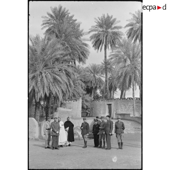 Le général de corps d'armée Henry Martin, commandant le 19e corps d'armée (CA) et quelques officiers visitent Rhadames.