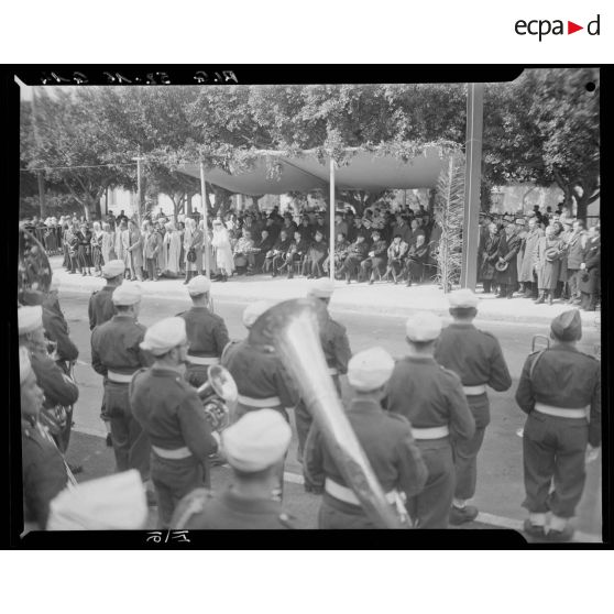 Musique militaire lors de la cérémonie commémorative du centenaire Pierre Savorgnan de Brazza, figure de l'expansion coloniale française, à Alger.