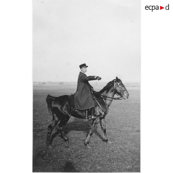 E[cole] M[ilitaire d']A[rtillerie]. Poitiers. Novembre 1937 - avril 1938. [légende d'origine]