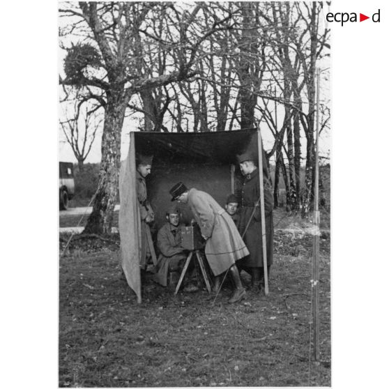 E[cole] M[ilitaire d']A[rtillerie]. Poitiers. Novembre 1937 - avril 1938. [légende d'origine]