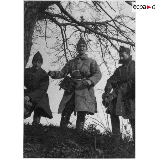 E[cole] M[ilitaire d']A[rtillerie]. Poitiers. Novembre 1937 - avril 1938. [légende d'origine]