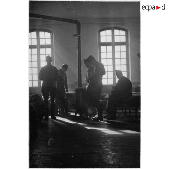 E[cole] M[ilitaire d']A[rtillerie]. Poitiers. Novembre 1937 - avril 1938. [légende d'origine]