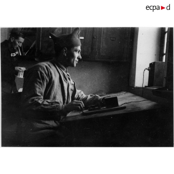 E[cole] M[ilitaire d']A[rtillerie]. Poitiers. Novembre 1937 - avril 1938. [légende d'origine]