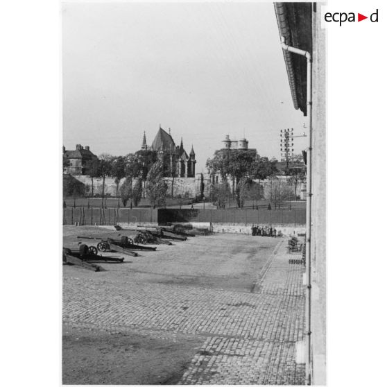 E[cole] M[ilitaire d']A[rtillerie]. Poitiers. Novembre 1937 - avril 1938. [légende d'origine]
