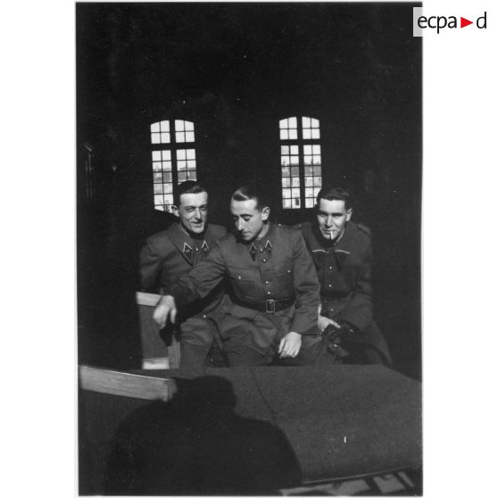 E[cole] M[ilitaire d']A[rtillerie]. Poitiers. Novembre 1937 - avril 1938. [légende d'origine]