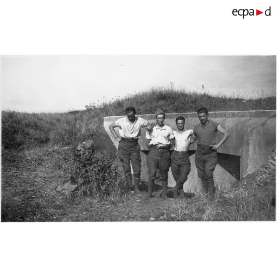Drôle de guerre. Septembre 1939 - mai 1940. [légende d'origine]