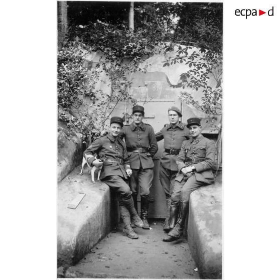 Drôle de guerre. Septembre 1939 - mai 1940. [légende d'origine]