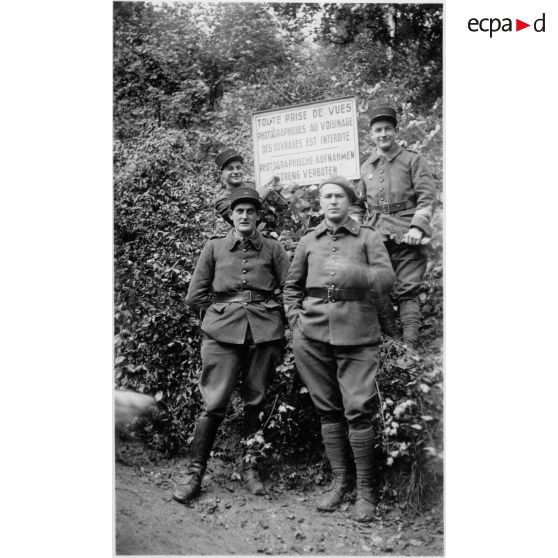 Drôle de guerre. Septembre 1939 - mai 1940. [légende d'origine]