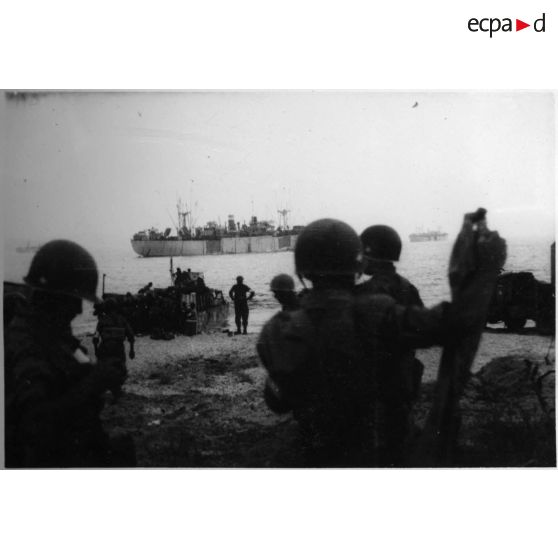 Débarquement dans le golfe de Saint-Tropez. 17 août 1944. [légende d'origine]