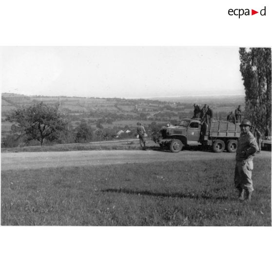 En route vers le nord. Septembre 1944. [légende d'origine]