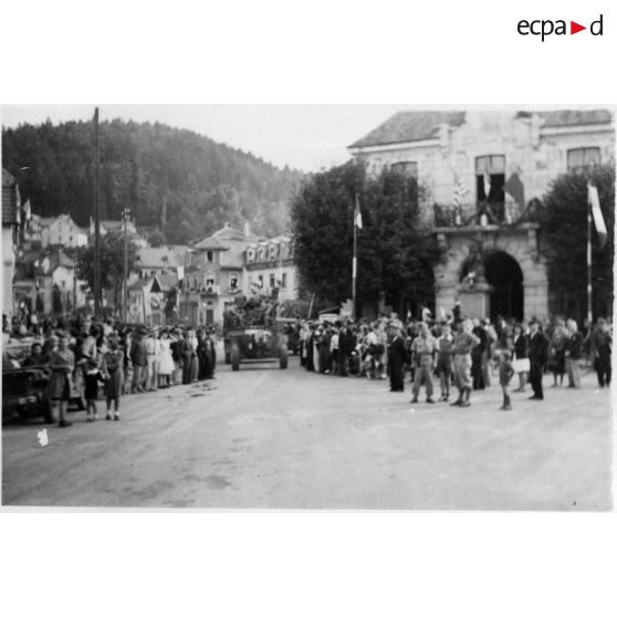 En route vers le nord. Septembre 1944. [légende d'origine]