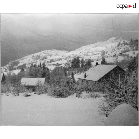 Sur le front des Vosges. Octobre - décembre 1944. [légende d'origine]