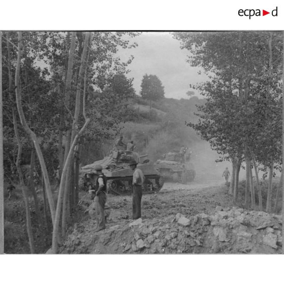 En route vers la libération de Sienne. Juin 1944. [légende d'origine]