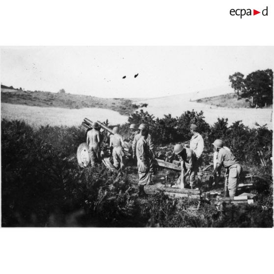 En route vers la libération de Sienne. Juin 1944. [légende d'origine]