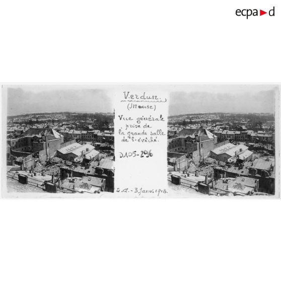 Verdun (Meuse). Vue générale prise de la grande salle de l'évêché. L. C. - 3 janv[ier] 1918. [légende d'origine]