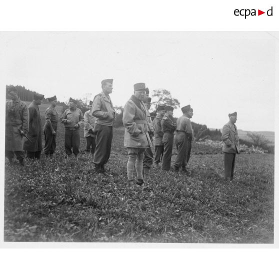 Près de Rottweil en Allemagne - Gal. Salan, Col. Gilles, Gal de Monsabert, Gal. Valluy, Col. Laudouzy. [légende d'origine]