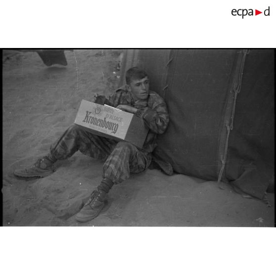 [Soldat au repos].