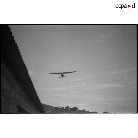 [Un avion].