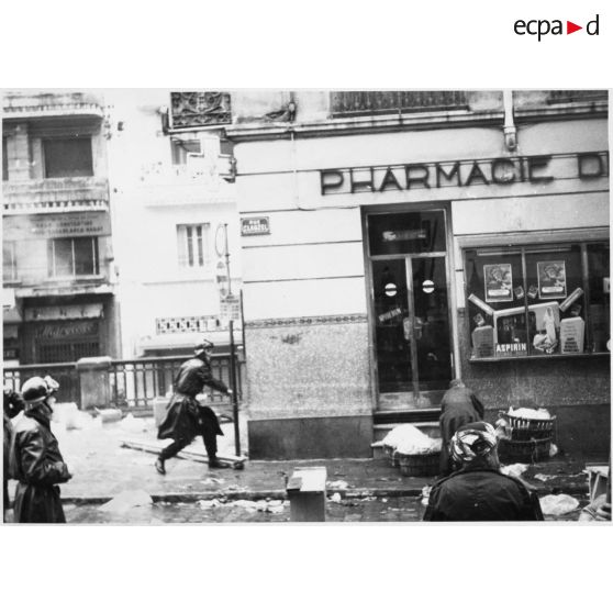 [Alger, décembre 1960. Manifestation du Front pour l'Algérie française (FAF)].
