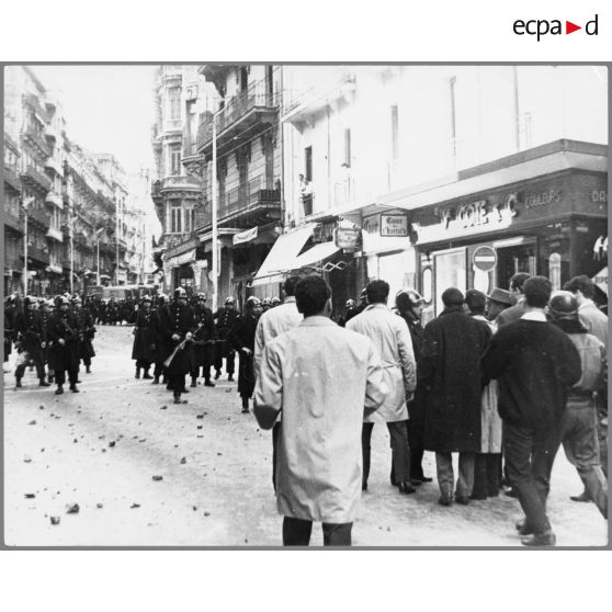 [Alger, décembre 1960. Manifestation du Front pour l'Algérie française (FAF)].