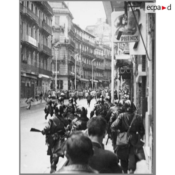 [Alger, décembre 1960. Manifestation du Front pour l'Algérie française (FAF)].