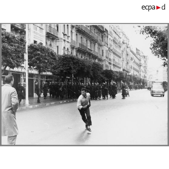 [Alger, décembre 1960. Manifestation du Front pour l'Algérie française (FAF)].