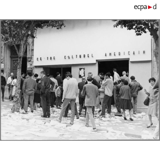 [Alger, décembre 1960 - manifestations du Front pour l'Algérie française (FAF), les pieds-noirs, contre de Gaulle].