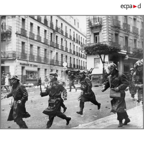 [Alger, décembre 1960. Manifestation du Front pour l'Algérie française (FAF)].