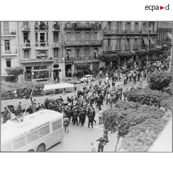 [Alger, décembre 1960. Manifestation du Front pour l'Algérie française (FAF)].