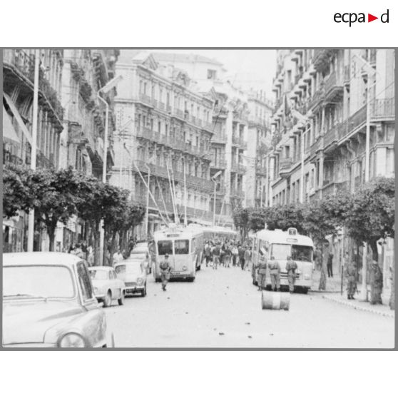 [Alger, décembre 1960. Manifestation du Front pour l'Algérie française (FAF)].