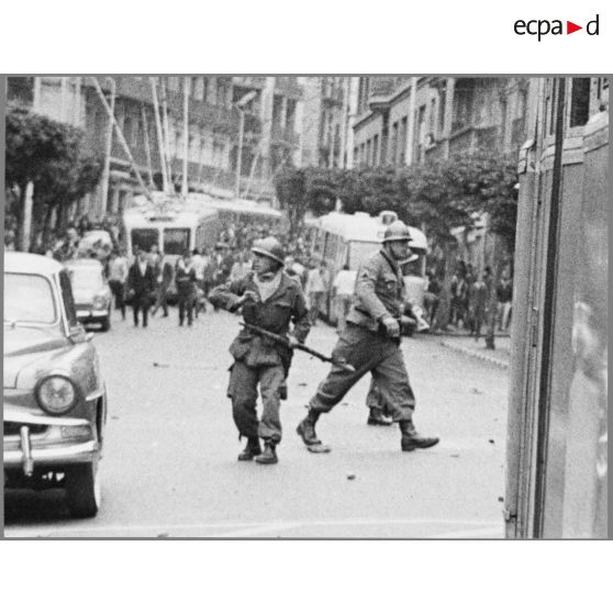[Alger, décembre 1960. Manifestation du Front pour l'Algérie française (FAF)].