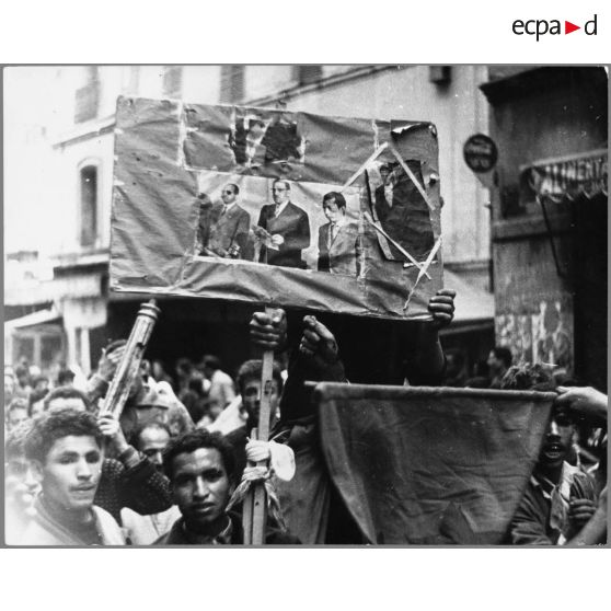Décembre 1960 - manifestations des musulmans pour l'indépendance. [légende d'origine]
