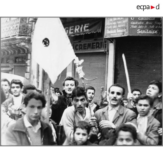 Décembre 1960 - manifestations des musulmans pour l'indépendance. [légende d'origine]
