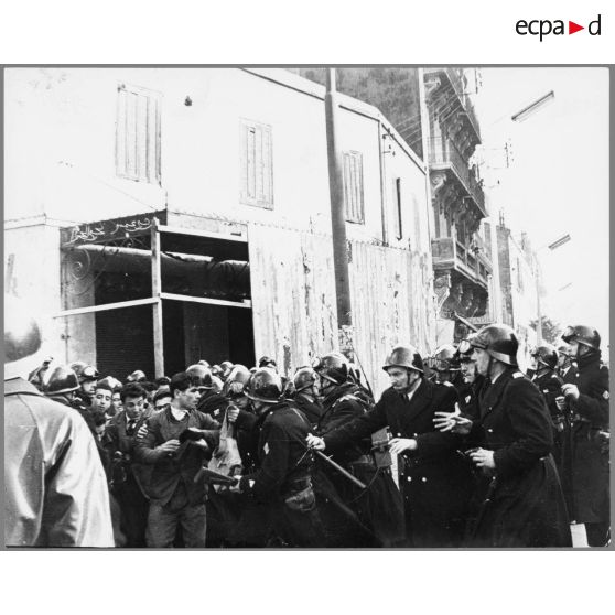 Décembre 1960 - manifestations des musulmans pour l'indépendance. [légende d'origine]