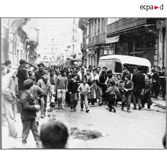 Décembre 1960 - manifestations des musulmans pour l'indépendance. [légende d'origine]