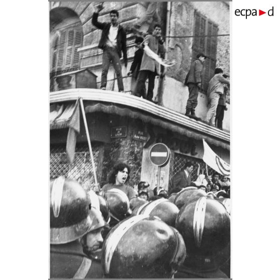 Décembre 1960 - manifestations des musulmans pour l'indépendance. [légende d'origine]