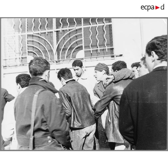 Décembre 1960 - manifestations des musulmans pour l'indépendance. [légende d'origine]