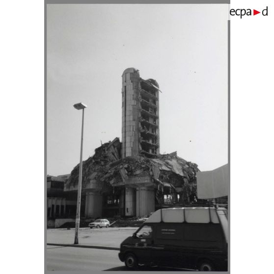 Les anciens locaux du quotidien Oslobodenje, quartier d'Alipasino Polje - Sarajevo. [légende d'origine]
