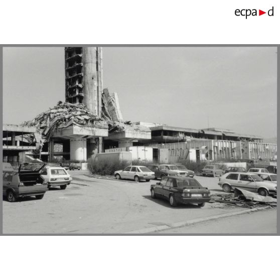 Les anciens locaux du quotidien Oslobodenje, quartier d'Alipasino Polje - Sarajevo. [légende d'origine]