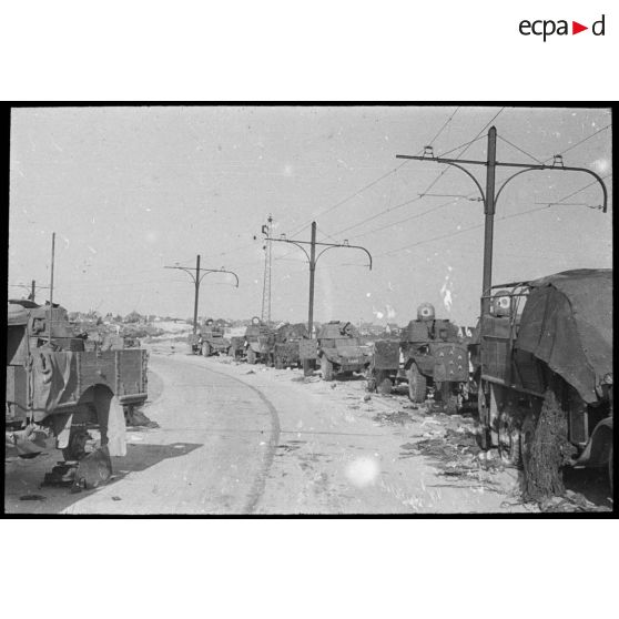 Rhe Feldy. [Dunkerque. Véhicules militaires français abandonnés]. [Description en cours]