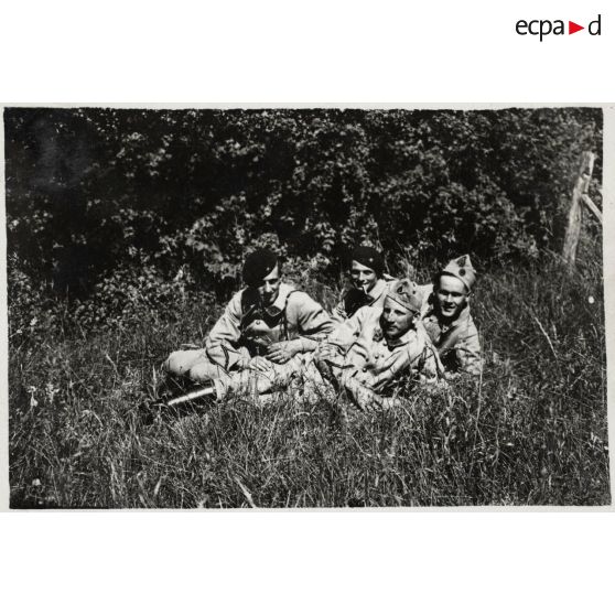 [Doubs, halte de soldats du 506e RCC].