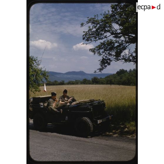 1955, Reutlingen, exercices sur route. [légende d'origine]