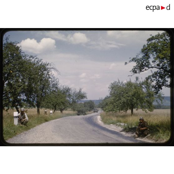 1955, Reutlingen, exercices sur route. [légende d'origine]