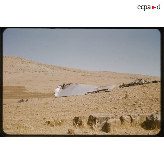 1956 Palikao, environs (6) épave d'un T6. [légende d'origine]